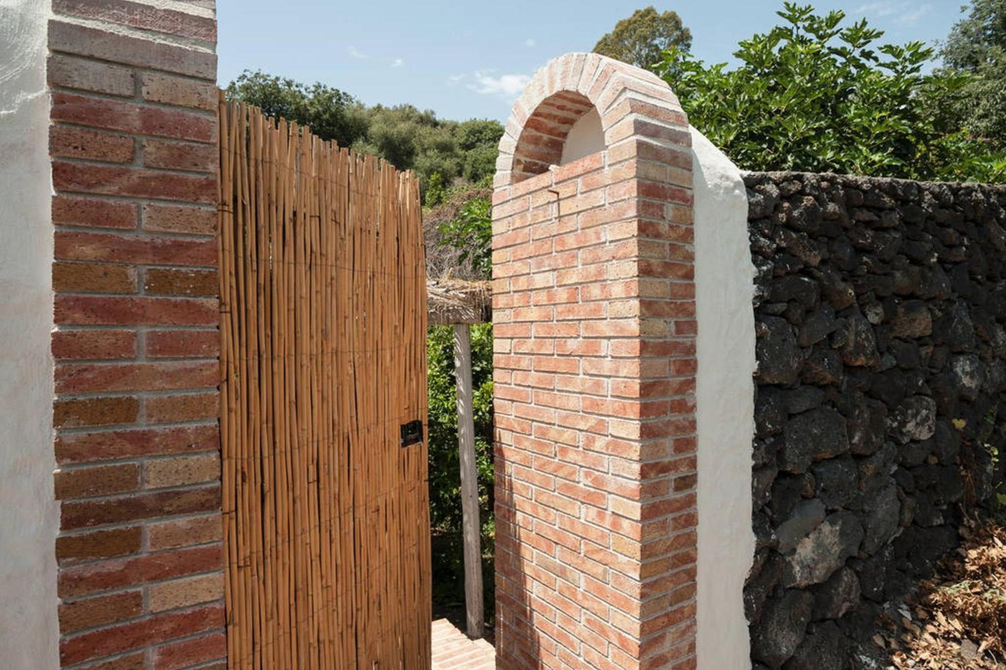 Appartamento Come In Sicily La Pietra Monaca Acireale Camera foto